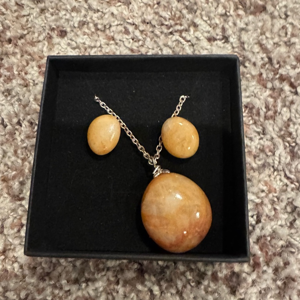 Elegant Gold Necklace Set